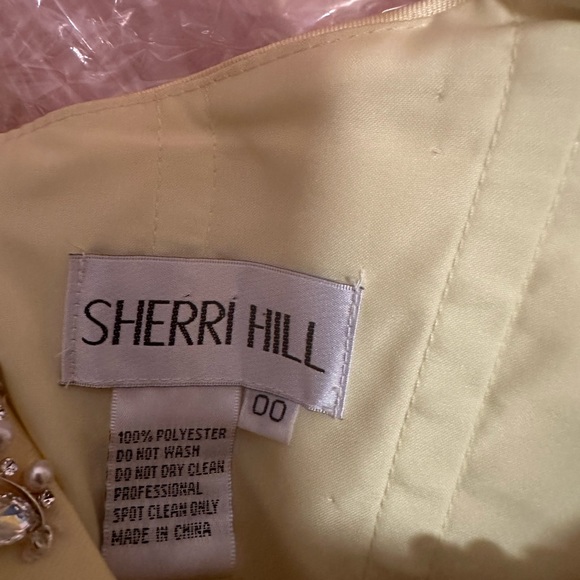IT’S PROM SEASON!!! Sherri Hill Prom dress - Picture 3 of 14